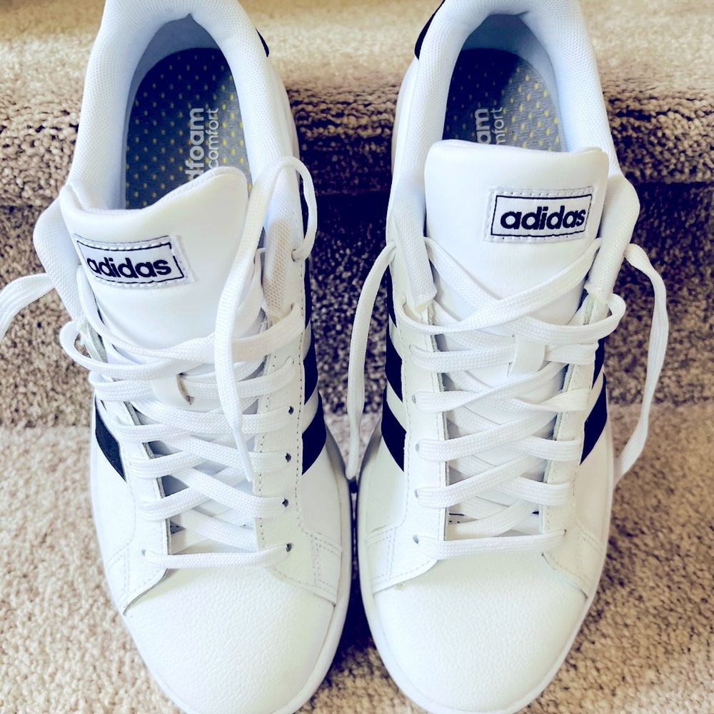 NWOT ADIDAS SNEAKERS